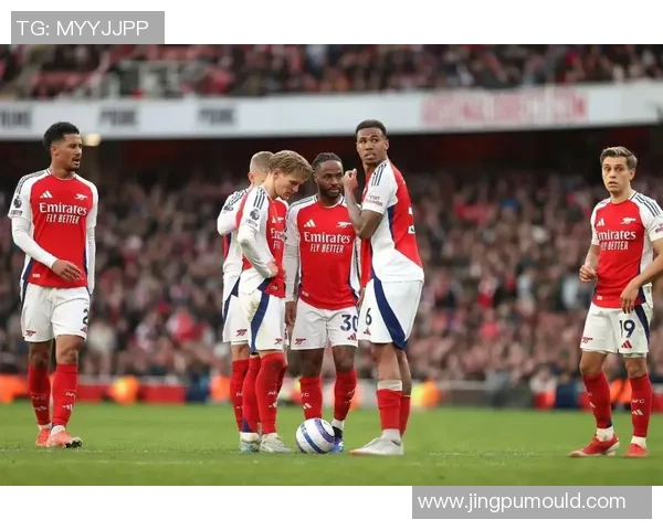 意甲焦点战曼联与巴萨互交白卷全场气氛紧张引发热议